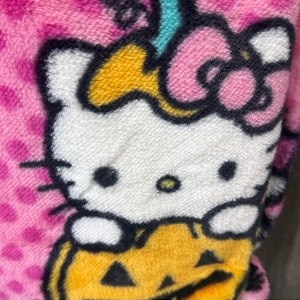 New Hello Kitty Frankie Vampire Mummy Pink Halloween Faux Fur 50"x70" Blanket - Picture 6 of 9